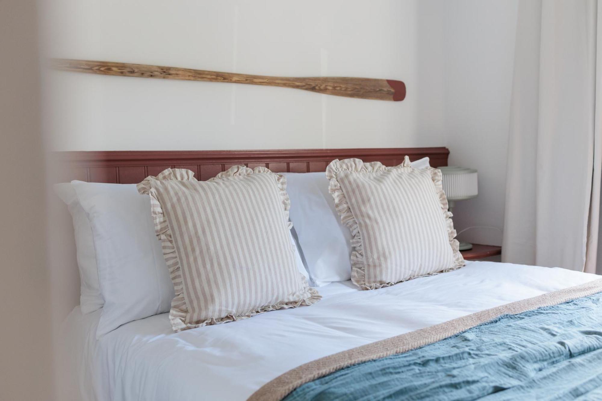 The Retreat, Waterfront & Log Burner Villa Christchurch  Luaran gambar