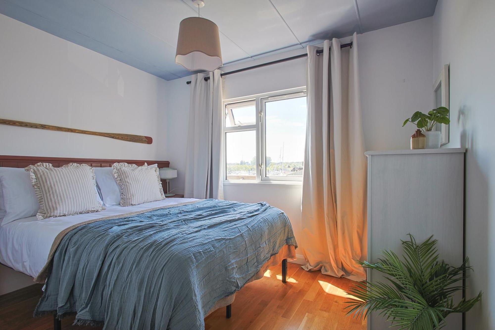 The Retreat, Waterfront & Log Burner Villa Christchurch  Luaran gambar