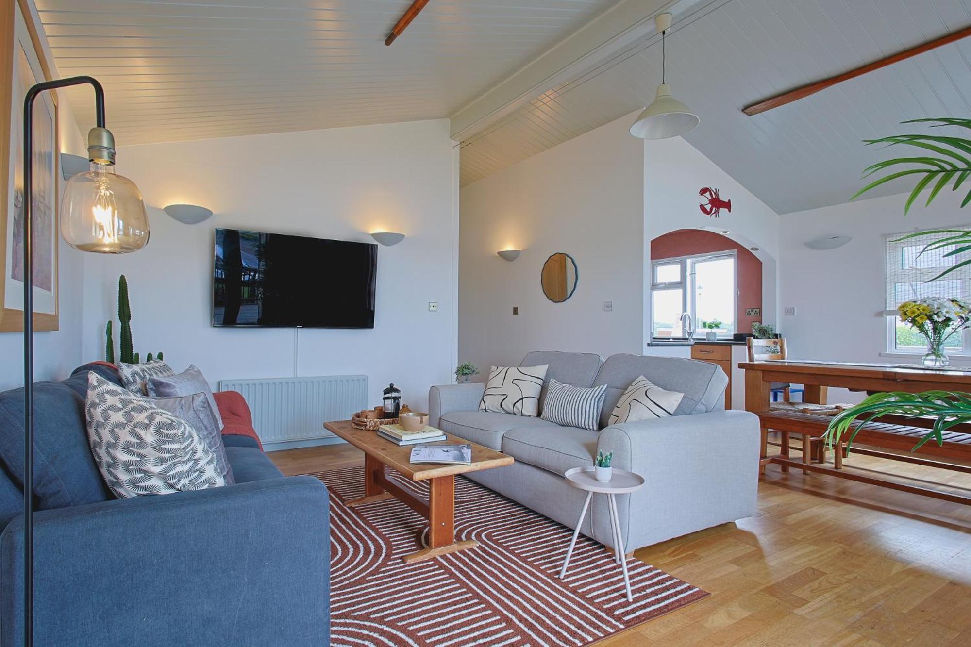 The Retreat, Waterfront & Log Burner Villa Christchurch  Luaran gambar