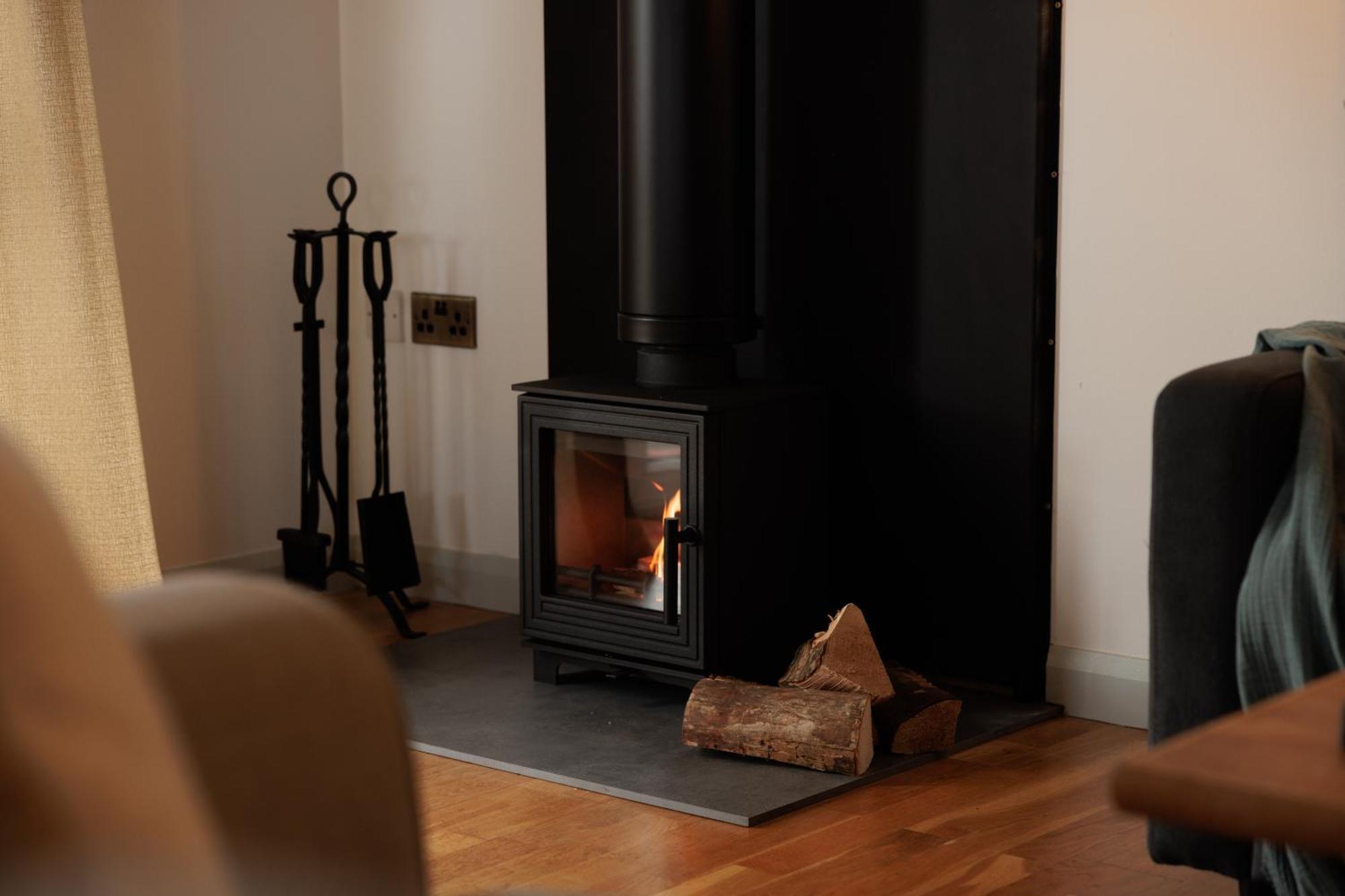 The Retreat, Waterfront & Log Burner Villa Christchurch  Luaran gambar