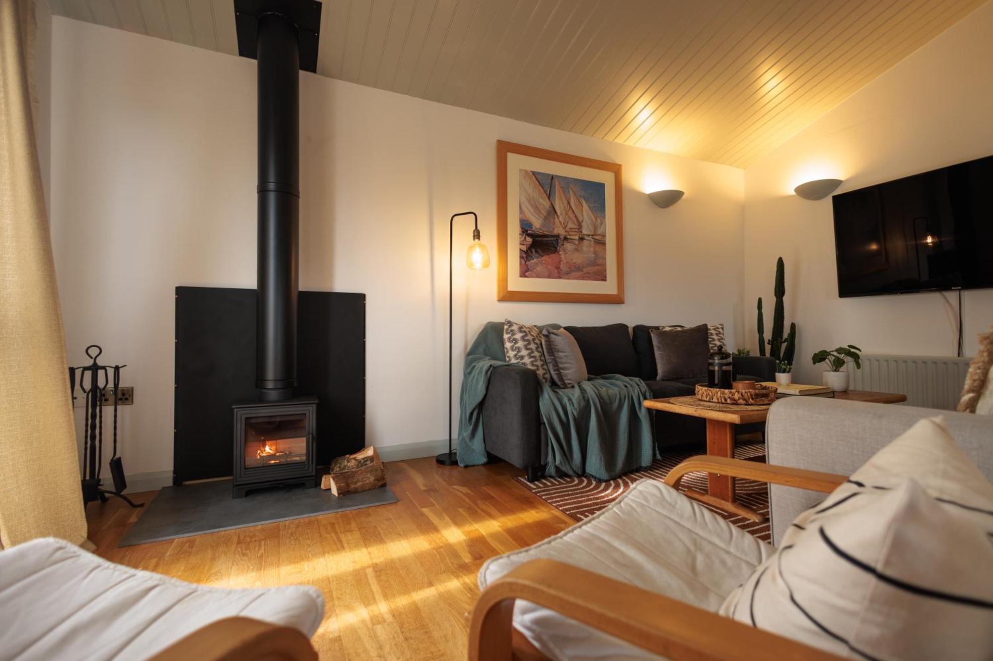 The Retreat, Waterfront & Log Burner Villa Christchurch  Luaran gambar